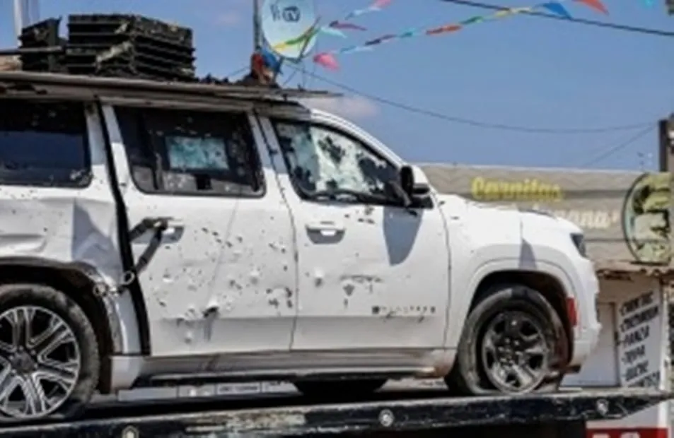 SUV blanca dañada recuperado en México como parte de la Operación Southbound Takedown. Foto: Oficina de la Fiscalía del Distrito Oeste de Texas