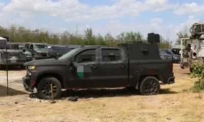 Acusan a 13 personas de llevar autos blindados robados de EU a cárteles mexicanos; hay dos mexicanos señalados
