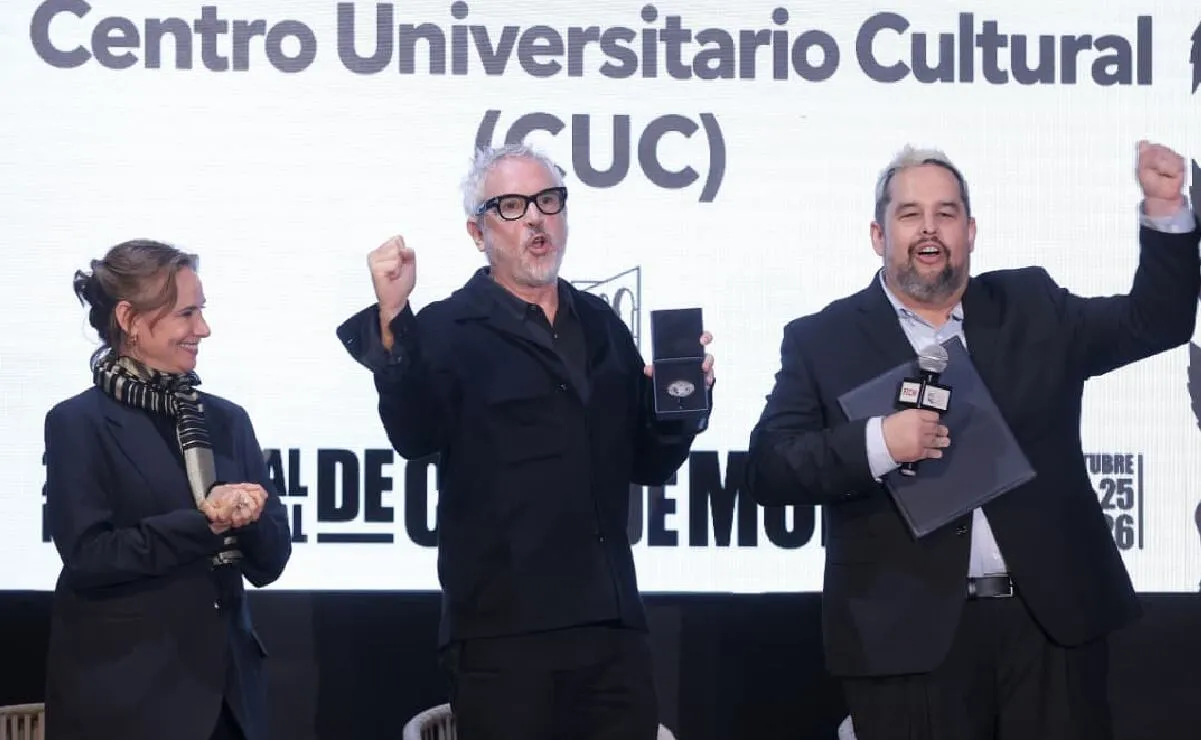 Alfonso Cuarón recibe la Medalla Filmoteca UNAM entre aplausos y un Goya