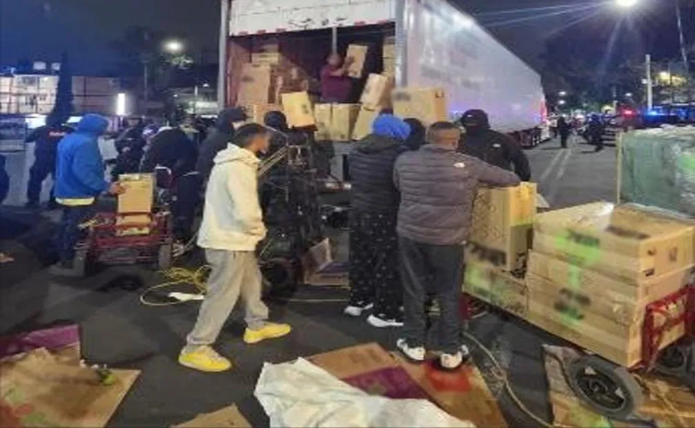 Cajas de cigarros apócrifos aseguradas en la alcaldía Cuauhtémoc por el Gabinete de Seguridad. Foto: tomada de X @GabSeguridadMX