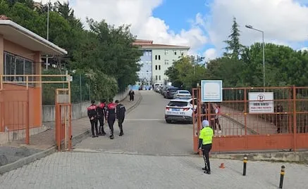 Ataque con cuchillo en escuela de Estambul deja un muerto y 7 heridos; presunta agresora es una estudiante de 15 años