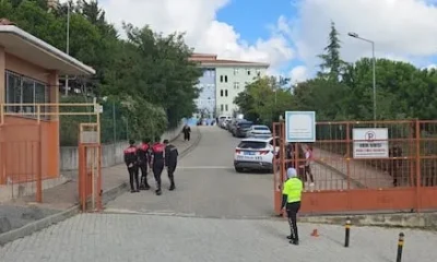 Ataque en la embajada de Israel en Serbia deja un policía herido; autoridades tratan el incidente como “ataque terrorista”