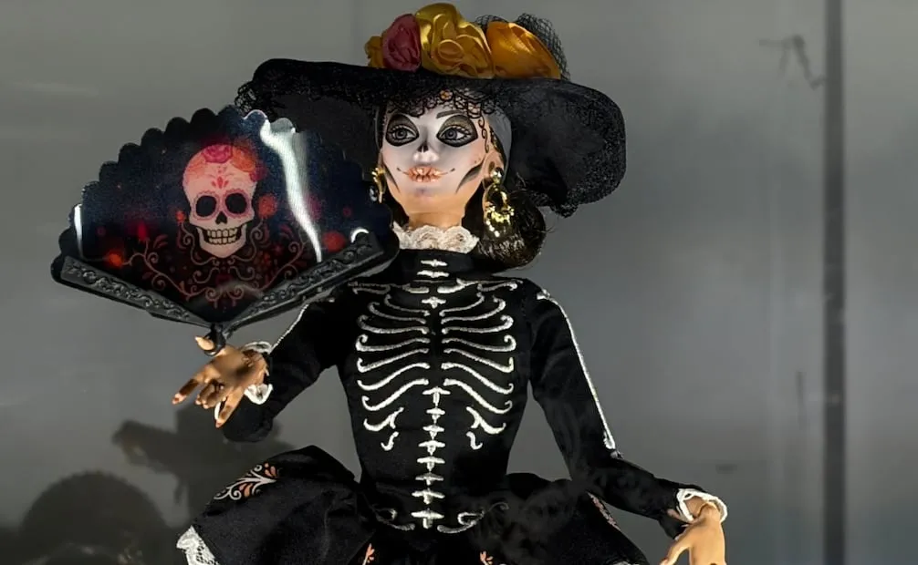 La nueva Barbie Día de Muertos transforma a La Catrina es una pieza de moda. Foto: Fernanda OH / EL UNIVERSAL