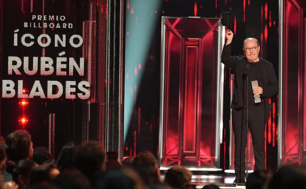 Rubén Blades recibe el premio Billboard Icon en los premios Billboard de la Música Latina.
Foto AP/Rebecca Blackwell.
