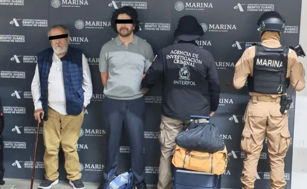 Tres personas fueron detenidas en el Aeropuerto Internacional de la Ciudad de México (29/10/26). Foto: Semar