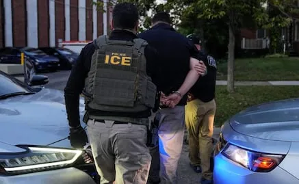 California investiga caso de un hombre acusado de asesinar a su esposa; él reportó que la mujer fue detenida por ICE