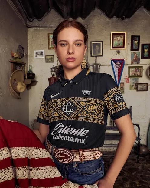Chivas divide opiniones con su nuevo jersey; es un homenaje a la charrería