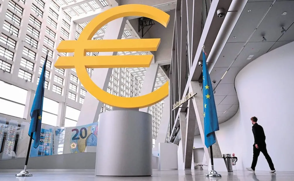 La exministra de Finanzas francesa asumió la dirección del BCE en noviembre de 2019, después de haber dirigido el Fondo Monetario Internacional (FMI). Foto: Kirill KUDRYAVTSEV / AFP