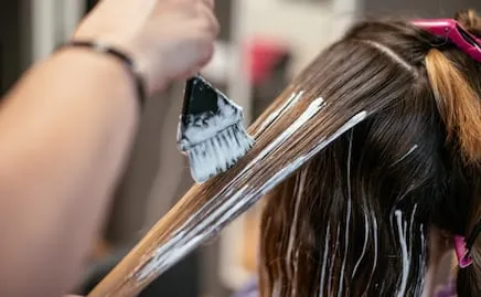 Cómo quitar las manchas de desodorante de la ropa negra; trucos para cuidar tus prendas