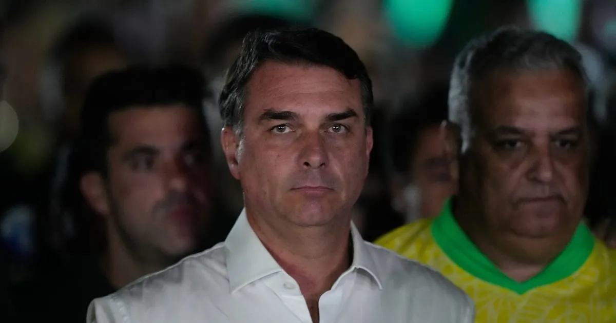¿Cómo salió Flávio Bolsonaro de Brasil? Policía dice que no existe ‘registro oficial’
