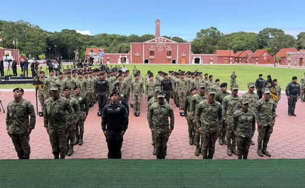 Graduación de 166 nuevos miembros de la Secretaría de Marina (Semar), en Campeche el 31 de octubre de 2026. Foto: X @OHarfuch