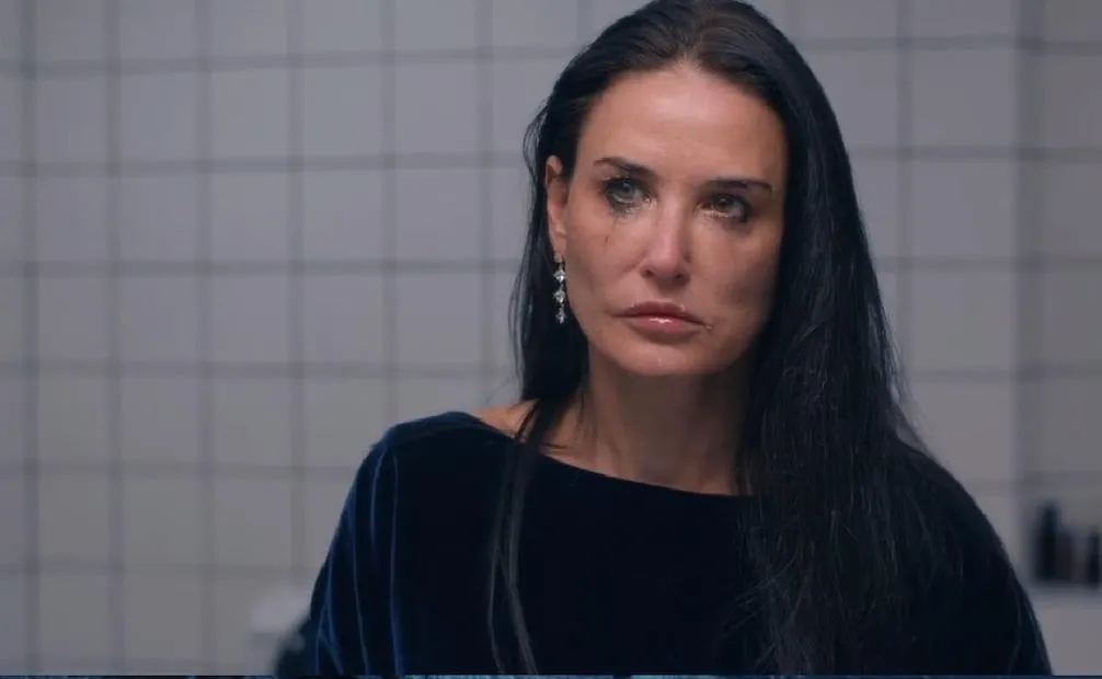 Protagonizada por Demi Moore es una crítica sobre las exigencias a las mujeres. Foto: IMDB.