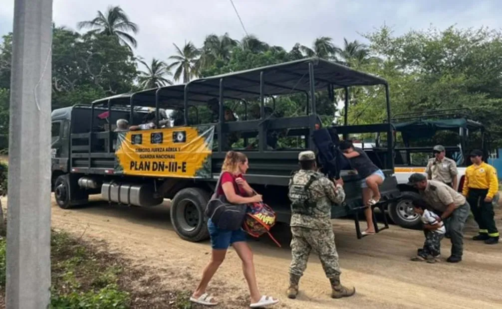 Dos mil 895 elementos de la Guardia Nacional (GN), del Ejército mexicano, y de la Fuerza Aérea mantienen activo el Plan DN-III-E en Colima, Jalisco y Nayarit por el Huracán Simón. Foto: Secretaría de la Defensa Nacional (Defensa).