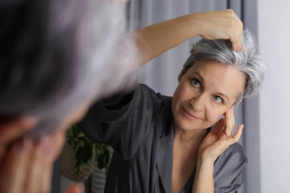 Evita los errores más comunes al teñir las canas y consigue una cobertura uniforme. Foto: Unsplash