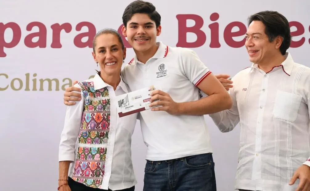 La presidenta de México, Claudia Sheinbaum, durante la entrega de Becas para el Bienestar en la Universidad de Colima, el 23 de octubre de 2026. Foto: Presidencia de México