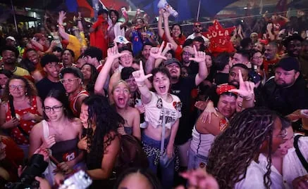 Entre besos y abrazos, simpatizantes de Lula celebran su victoria en Río de Janeiro; así se vivió el festejo