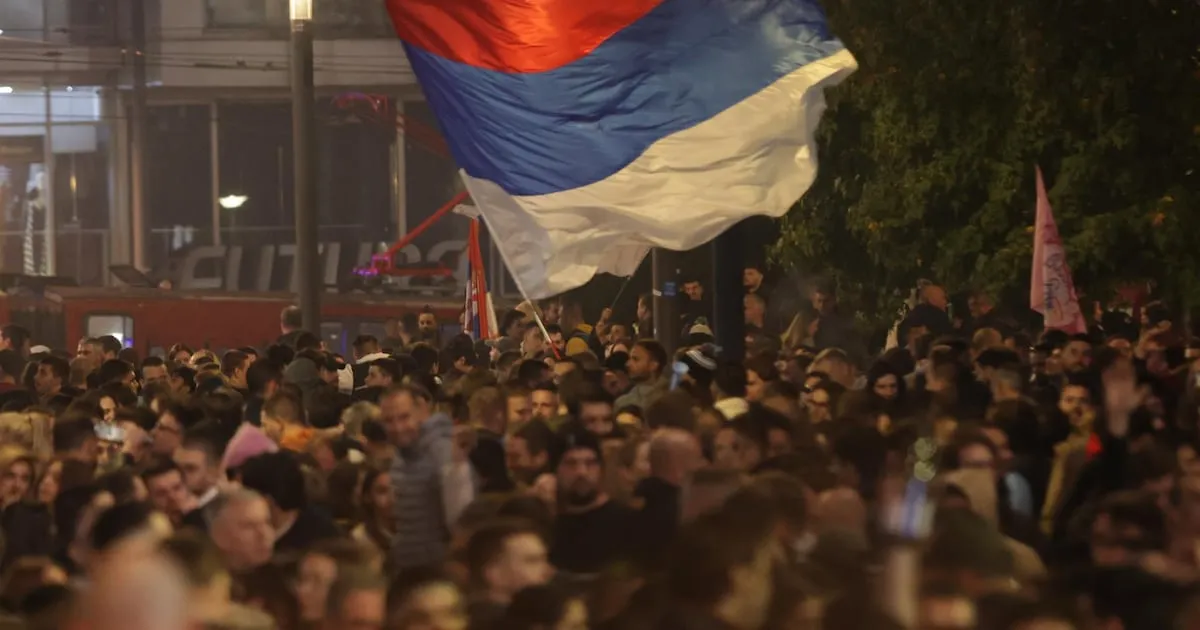 Estudiantes ganan elecciones en Serbia; terminan con gobierno del conservador Aleksandar Vucic