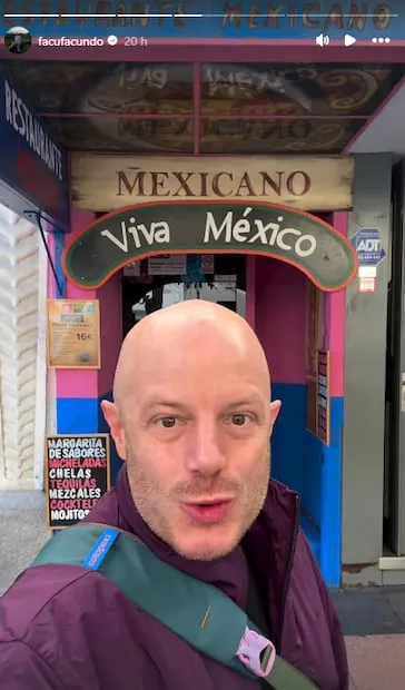 Facundo en bicicleta por Madrid mostrando rincones mexicanos.