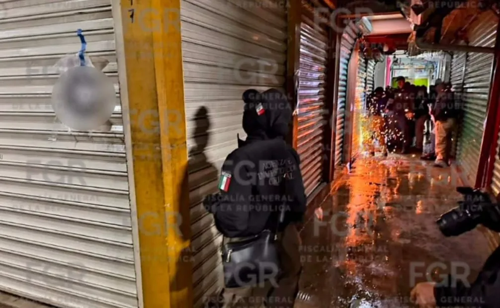 Agentes de la Guardia Nacional (GN), del Ejército mexicano y la Fiscalía General de la República (FGR) aseguraron 87 máquinas tragamonedas en el mercado del municipio de San Cristóbal de las Casas, Chiapas. Foto: X @FGRMexico