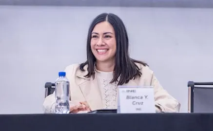 Eligen a Blanca Cruz como presidenta interina del INE; en su paso por Puebla dio contratos al clan Taddei