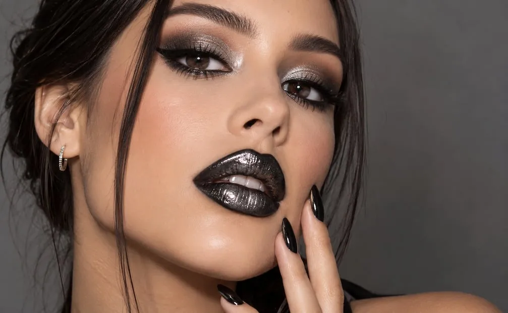 Labios metálicos. Foto: Imagen generada con IA