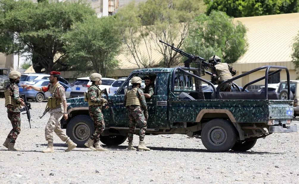 Combatientes hutíes patrullan en Saná, Yemen, el 12 de septiembre de 2026. Foto: EFE