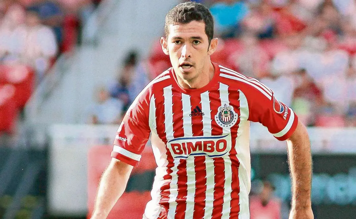 Israel Castro alaba a las Chivas de Gabriel Milito; afirma que "jugando así aspiran al título"