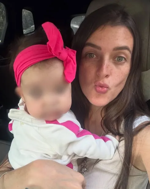 Nerea González, influencer y expareja de Octavio Ocaña, posa con su bebé.