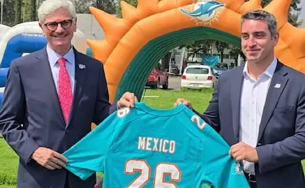 Los Miami Dolphins imparten clínica de flag football en México; buscan transmitir el deporte a 3 mil niños