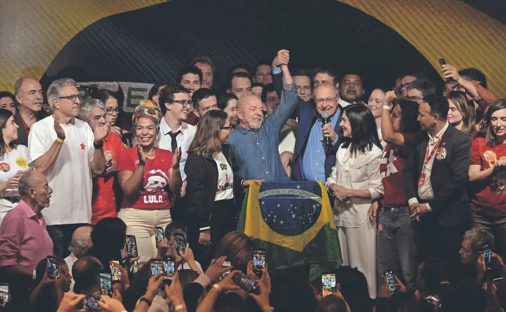 El presidente brasileño, Luiz Inácio Lula da Silva, en su discurso en Sao Paulo tras la victoria en la segunda vuelta de las elecciones. Foto: Nelson Almeida/ AFP