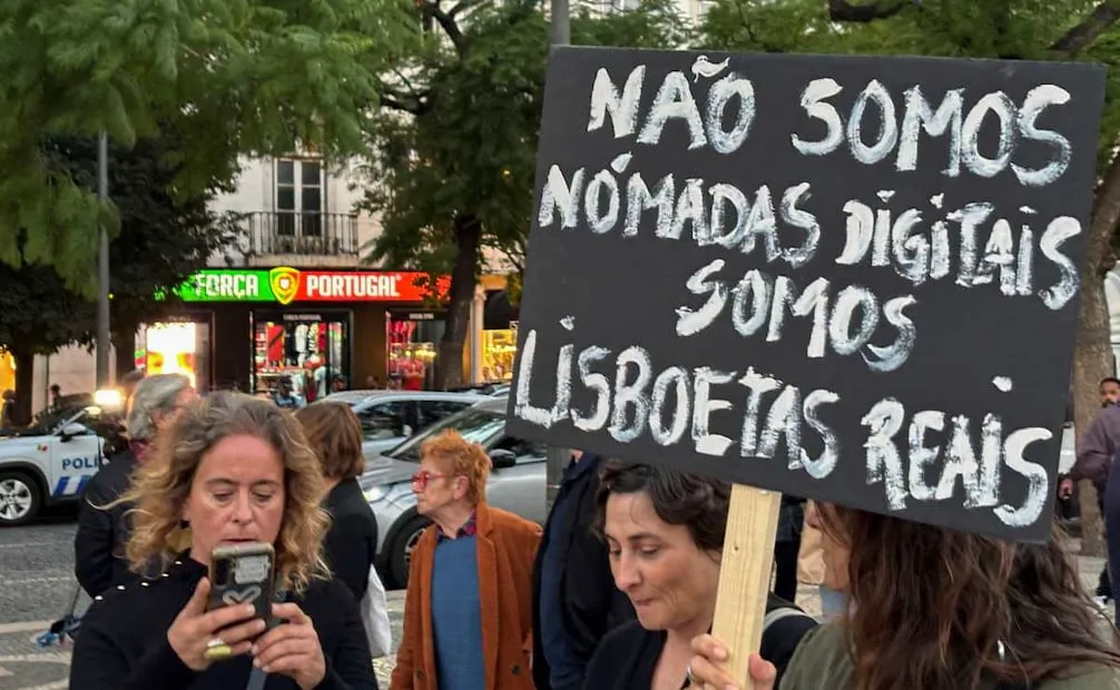 Los integrantes de las acampadas por una vivienda asequible en Lisboa y Oporto mantienen este martes el pulso con las autoridades portuguesas pese al operativo policial realizado esta madrugada para retirar sus campamentos. (20/10/26) Foto: EFE
