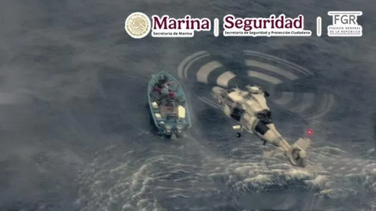 Marina decomisa 1.2 toneladas de cocaína y detiene a seis sujetos en costas de Oaxaca en coordinación con la Guardia Costera de EU