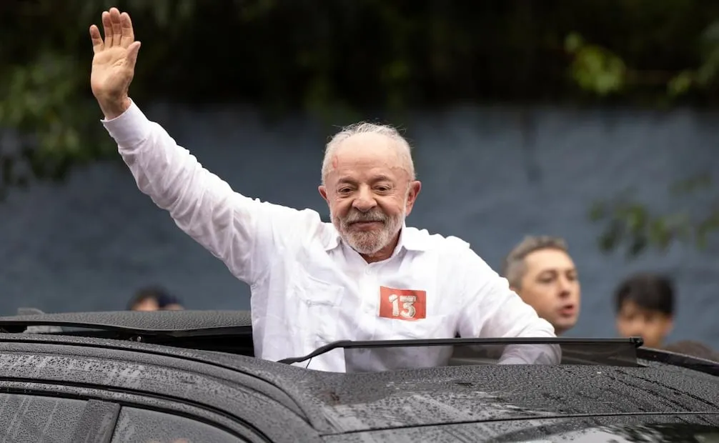 De acuerdo con el conteo de la segunda vuelta, Lula da Silva de proyecta para su cuarto mandato no consecutivo. (25/10/26) Foto: EFE