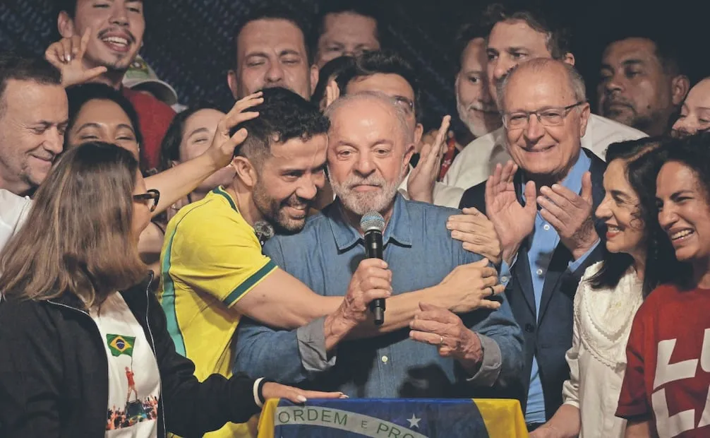 El presidente brasileño, Luiz Inácio Lula da Silva, en su discurso en Sao Paulo tras la victoria en la segunda vuelta de las elecciones. Foto: Nelson Almeida/ AFP