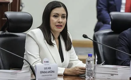 Eligen a Blanca Cruz como presidenta interina del INE; en su paso por Puebla dio contratos al clan Taddei