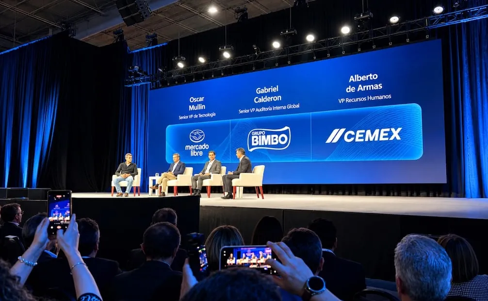 Panel con directivos de CEMEX, Grupo Bimbo y Mercado Libre. Foto: Israel Rivera