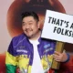 Muere Eric Bauza, actor de doblaje, a los 46 años; dio voz a Bugs Bunny en "Coyote vs Acme"