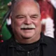 Muere Richard Riehle, actor de ‘Gigoló por accidente’, ‘Office Space’ y el Papá Noel más querido de Hollywood