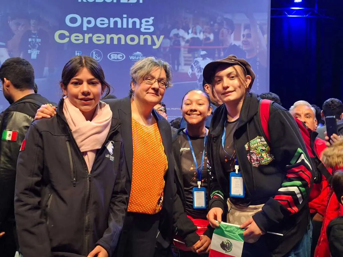 ¡Orgullo hidalguense! Estudiantes llevan su talento robótico a Rumania - Milenio