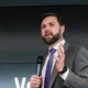 Otra vez interrumpen mitin de JD Vance: Vicepresidente califica a activista como un ‘migrante ilegal’