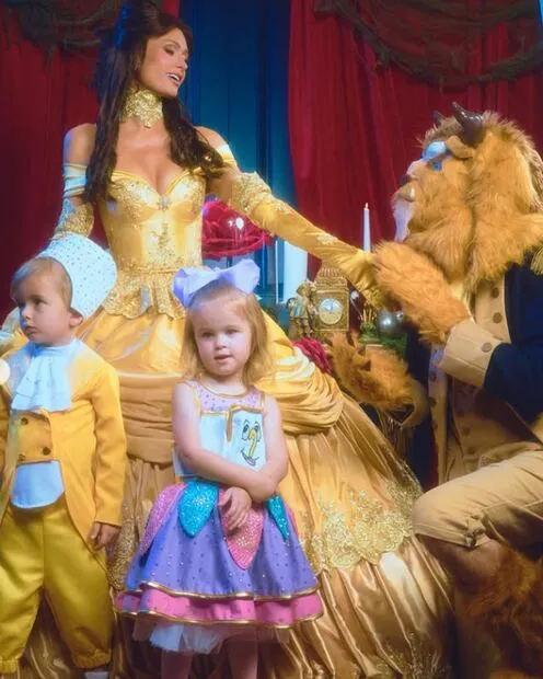 Paris Hilton junto a sus hijos London y Phoenix. Foto: Instagram oficial.