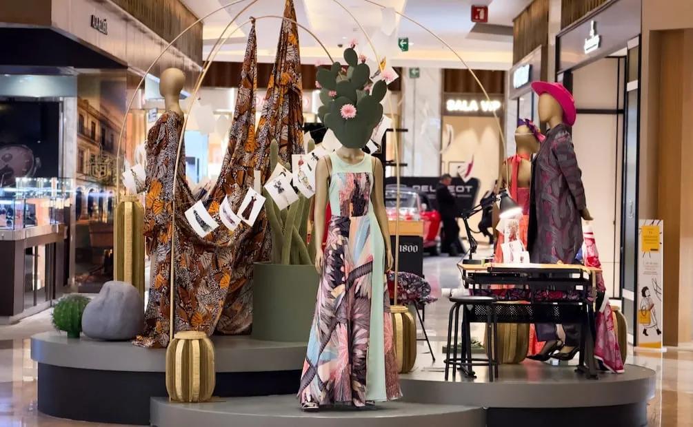La seda y los estampados inspirados en México han definido el universo visual de Pineda Covalin durante tres décadas. Foto: Cortesía Pineda Covalin