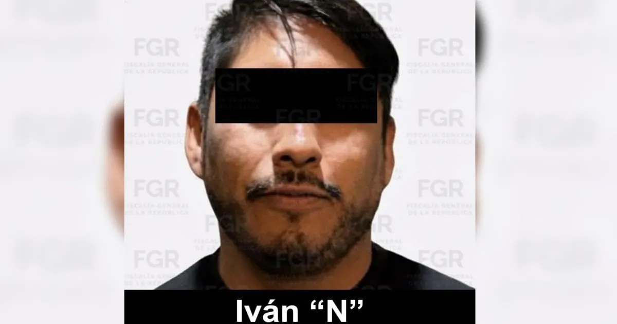 Procesan a Iván ‘N’, líder de Los Cromos, por posesión de armas y narcomenudeo; dan prisión preventiva