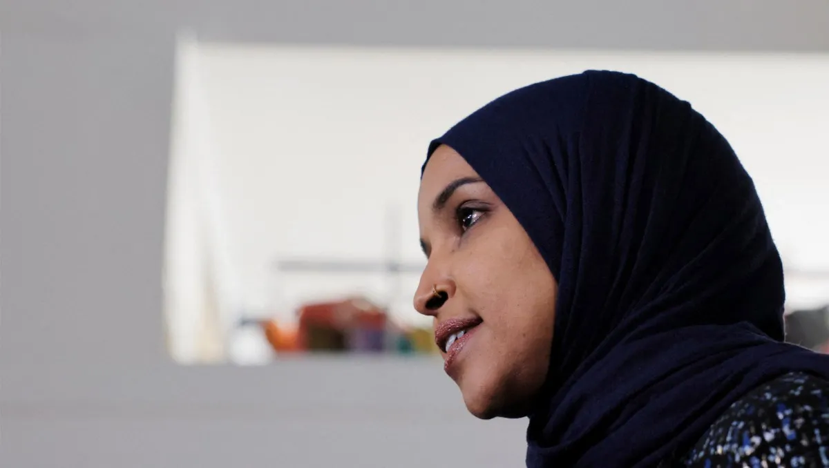 ¿Quién es Ilhan Omar, la congresista demócrata y crítica de Trump cuya casa fue registrada por agentes federal - MILENIO