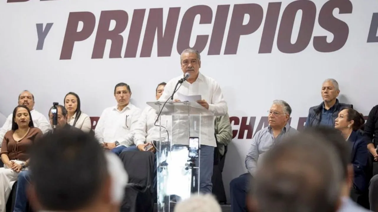 Raúl Morón mantiene su fisura con Morena hasta noviembre, cuando determinará si se suma al virtual candidato en Michoacán