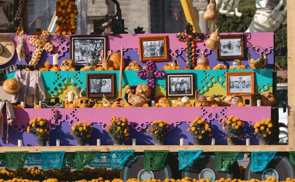 Con ChatGPT puedes restaurar tus fotografías para la ofrenda de Día de Muertos. Imagen: Unsplash