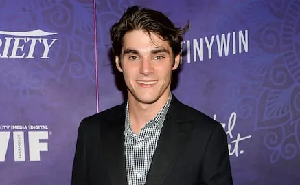 RJ Mitte y Kennedy Suarez; la historia de amor que culminó en un compromiso un año antes de la muerte del actor de "Breaking Bad"
