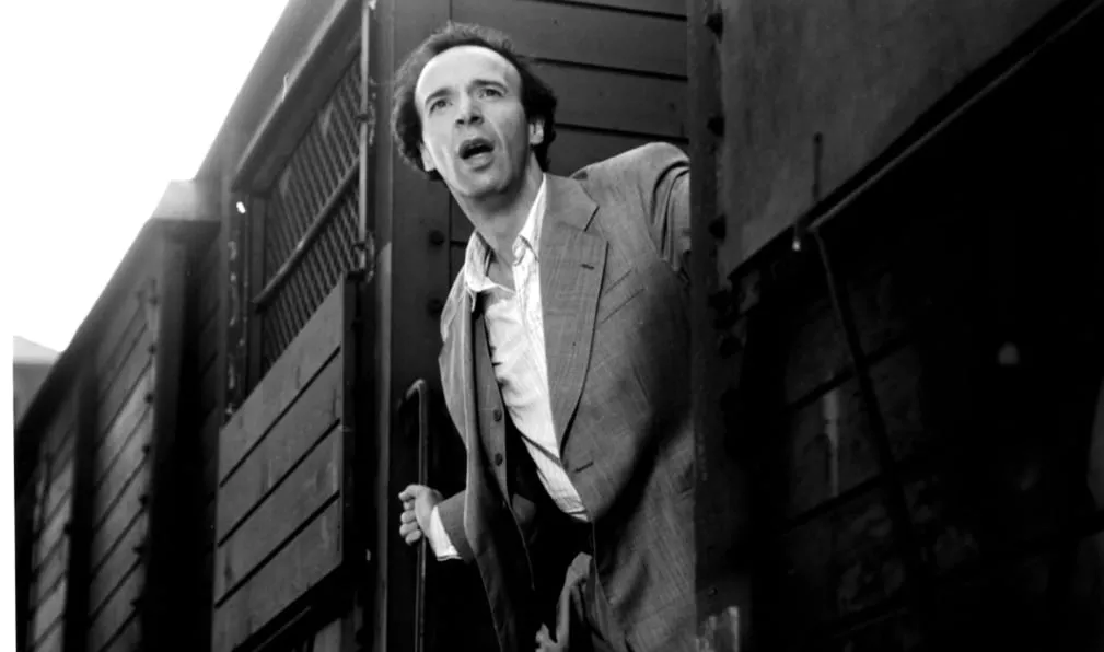 Roberto Benigni cumple 74 años; esta es su reflexión acerca de la guerra en la contemporaneidad: "no debería humanizarse, debería abolirse"