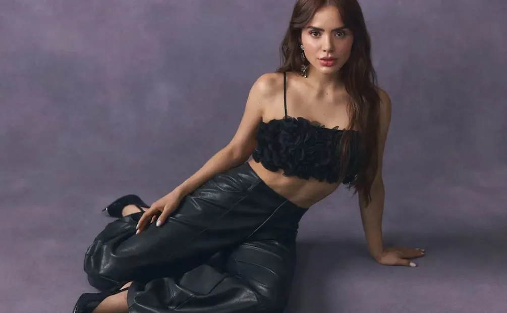 Desde top con flores hasta pantalones efecto piel. Foto: Cortesía Stradivarius