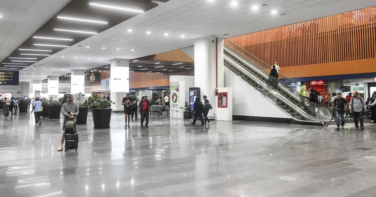 Senadores quieren ‘trato VIP’ en el AICM: Piden usar salón exclusivo para diplomáticos